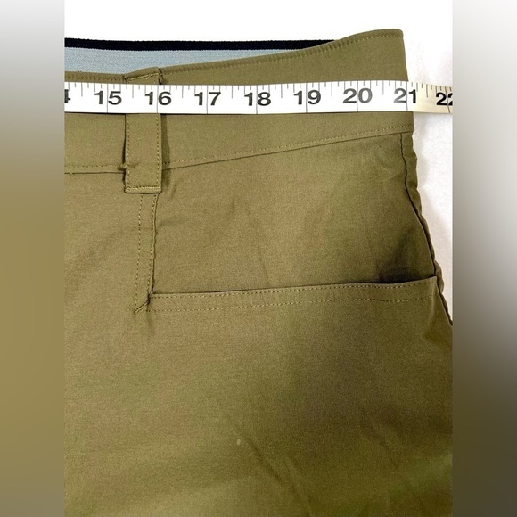 ORVIS Men’s Olive Night Green Cargo Shorts, Pockets Stretchy Size 40 Gorpcore - Picture 13 of 15